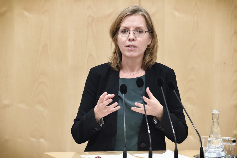 Nationalratsabgeordnete Leonore Gewessler (G) am Rednerpult