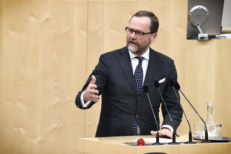 Nationalratsabgeordneter Josef Schellhorn (N) am Rednerpult