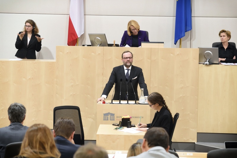 Nationalratsabgeordneter Josef Schellhorn (N) am Rednerpult