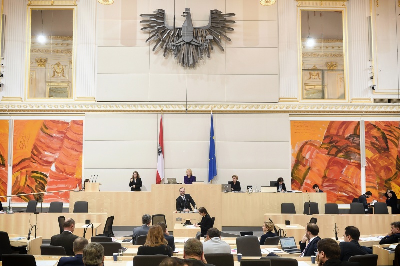 Nationalratsabgeordneter Josef Schellhorn (N) am Rednerpult