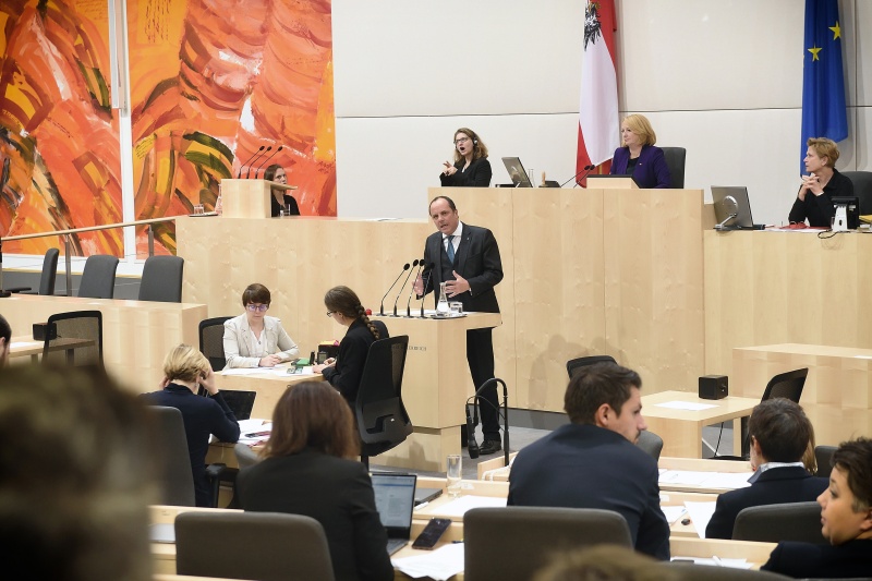 Nationalratsabgeordneter Christoph Stark (V) am Rednerpult