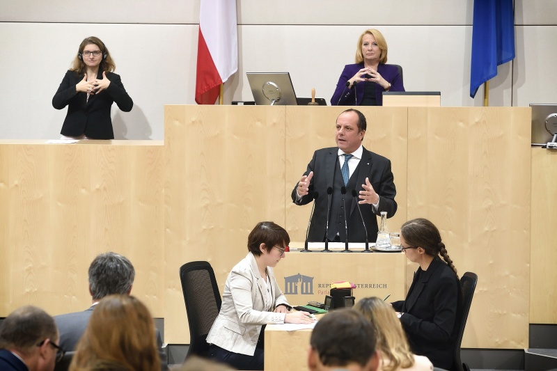 Nationalratsabgeordneter Christoph Stark (V) am Rednerpult