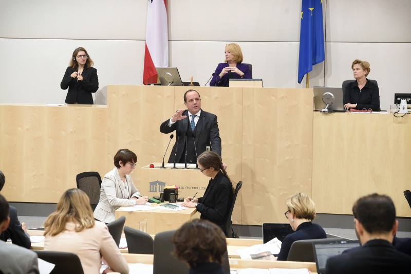 Nationalratsabgeordneter Christoph Stark (V) am Rednerpult