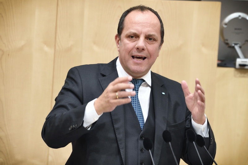 Nationalratsabgeordneter Christoph Stark (V) am Rednerpult