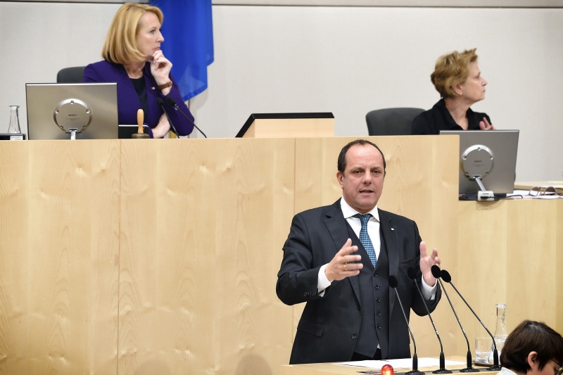 Nationalratsabgeordneter Christoph Stark (V) am Rednerpult