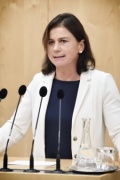 Nationalratsabgeordnete Bettina Zopf (V) am Rednerpult