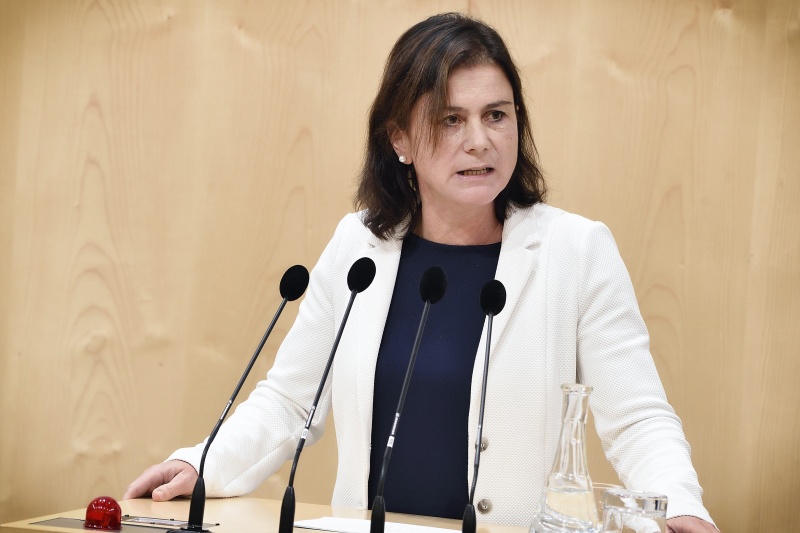 Nationalratsabgeordnete Bettina Zopf (V) am Rednerpult