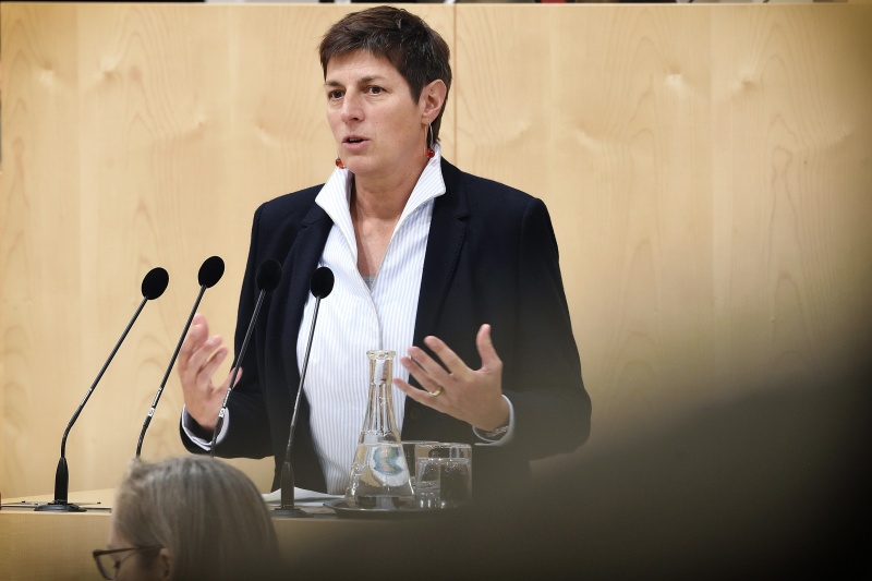 Nationalratsabgeordnete Astrid Rössler (G) am Rednerpult