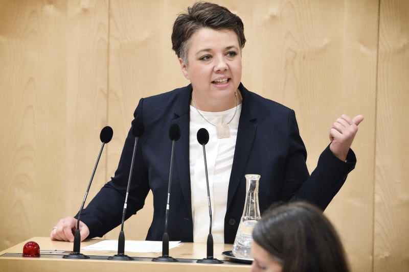 Nationalratsabgeordnete Olga Voglauer (G) am Rednerpult