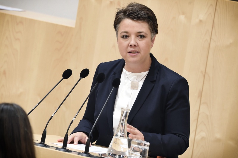 Nationalratsabgeordnete Olga Voglauer (G) am Rednerpult