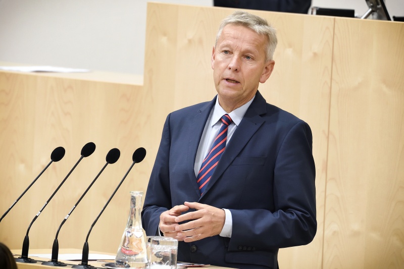 Nationalratsabgeordneter Reinhold Lopatka (V) am Rednerpult