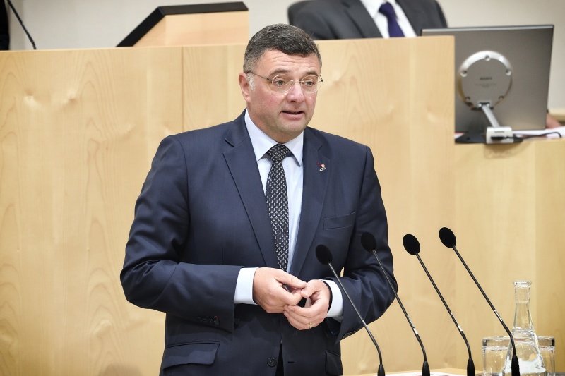 Nationalratsabgeordneter Jörg Leichtfried (S) am Rednerpult