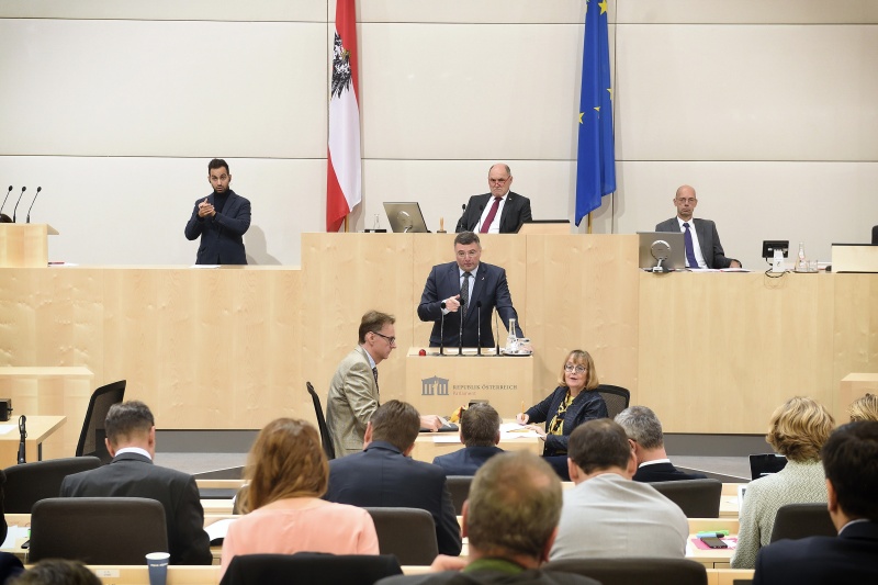 Nationalratsabgeordneter Jörg Leichtfried (S) am Rednerpult