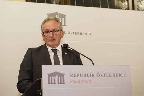 Am Rednerpult: Bundesratspräsident Karl Bader (V)
