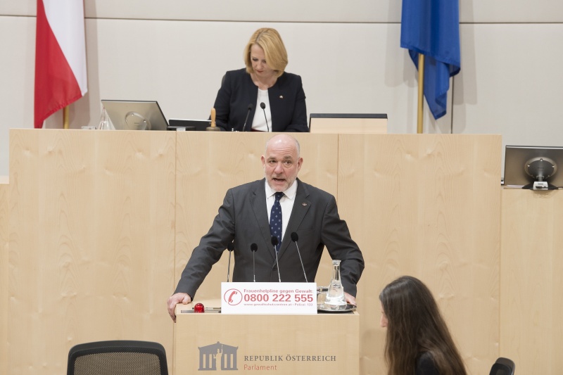 Am Rednerpult: Nationalratsabgeordneter Martin Engelberg (V)