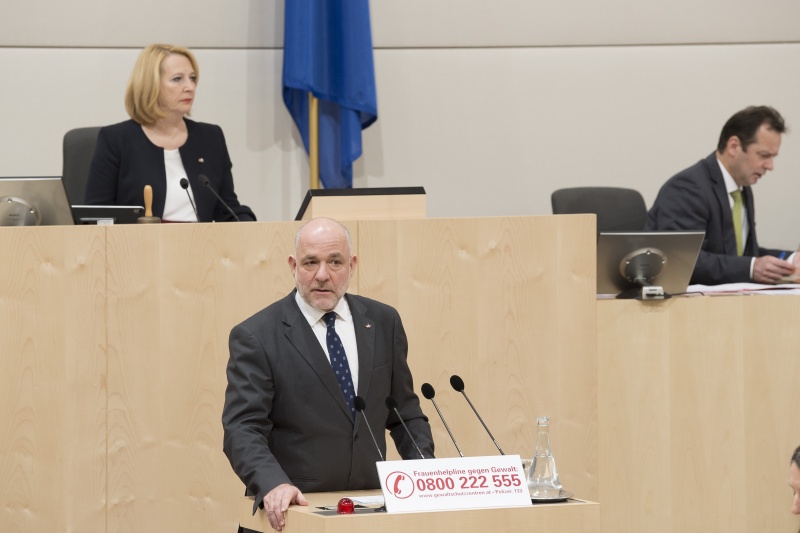 Am Rednerpult: Nationalratsabgeordneter Martin Engelberg (V)