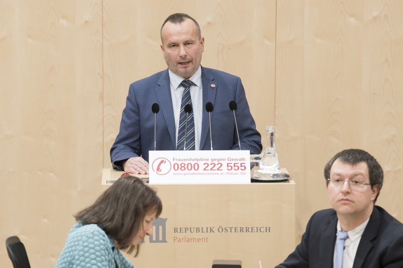 Am Rednerpult: Nationalratsabgeordneter Alois Kainz (F)