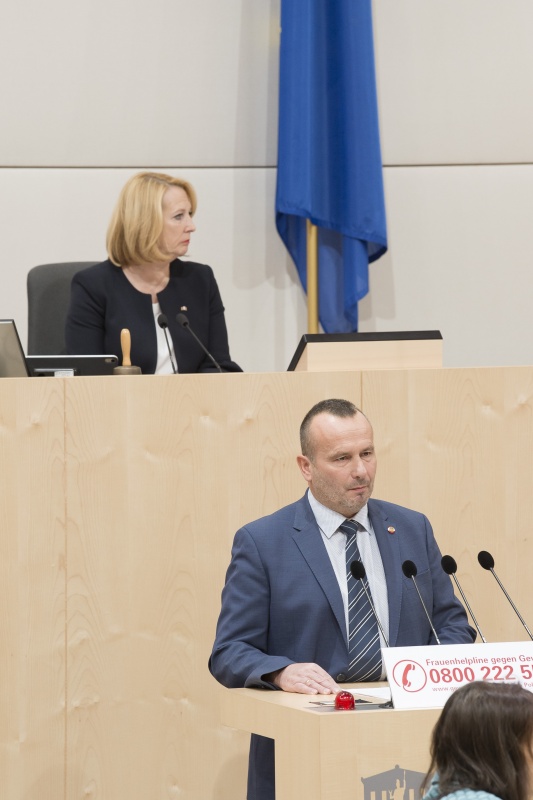 Am Rednerpult: Nationalratsabgeordneter Alois Kainz (F)