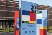 Ausstellung: '25 Jahre EU-Beitritt Österreichs' am Heldenplatz