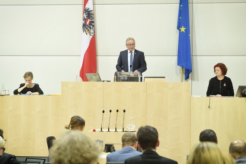 Abschiedsrede von Bundesratspräsident Karl Bader (V) am Präsidium