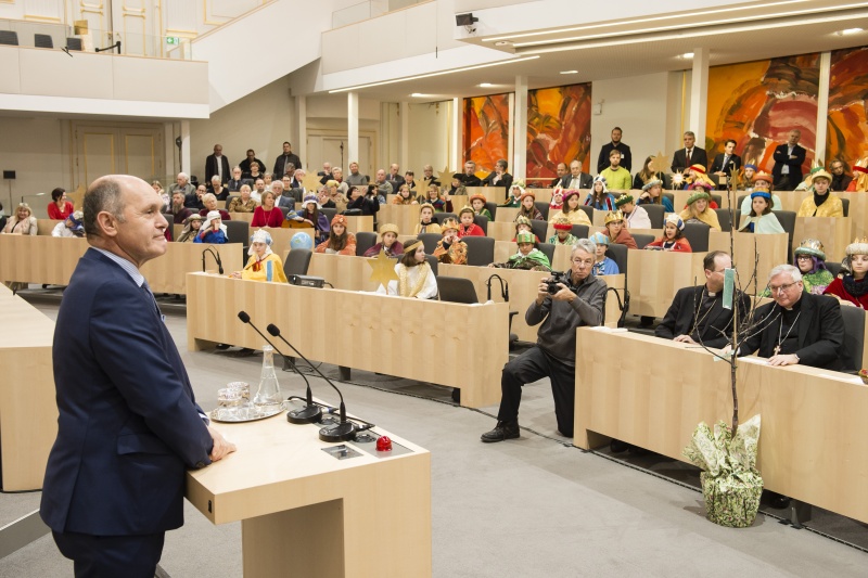 Am Rednerpult: Nationalratspräsident Wolfgang Sobotka (V). Blick Richtung VeranstaltungsteilnehmerInnen