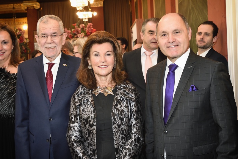 Von links: Bundespräsident Alexander Van der Bellen, Bundeskanzlerin Brigitte Bierlein, Nationalratspräsident Wolfgang Sobotka (V)