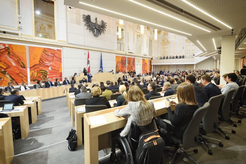 Blick Richtung SitzungsteilnehmerInnen