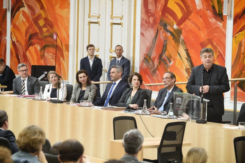 Regierungsbank von links: Staatssekretär Magnus Brunner (V), Integrationsministerin Susanne Raab (V), Justizministerin Alma Zadic (G), Innenminister Karl Nehammer (V), Europaministerin Karoline Edtstadler (V), Bildungsminister Heinz Faßmann, Landwirtschaftsministerin Elisabeth Köstinger (V), Vizekanzler Werner Kogler (G) (am Wort)