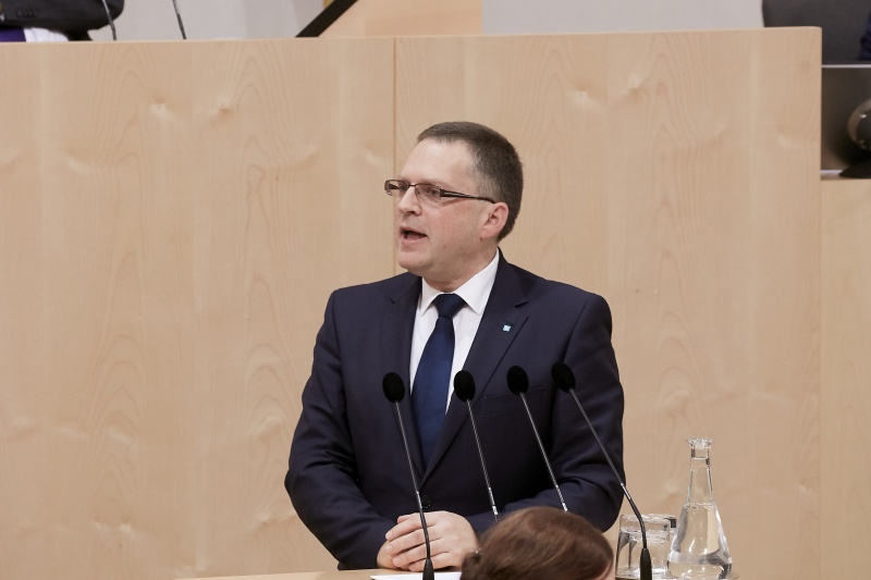 Klubobmann August Wöginger (V) am Wort