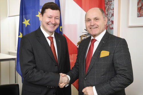 Von links: Leiter der Vertretung der Europäischen Kommission in Österreich Martin Selmayr, Nationalratspräsident Wolfgang Sobotka (V)