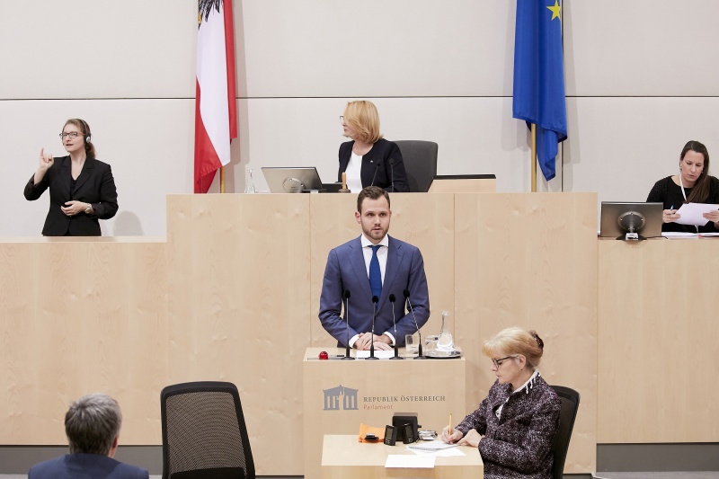 Am Rednerpult Nationalratsabgeordnete Felix Eypeltauer (N)