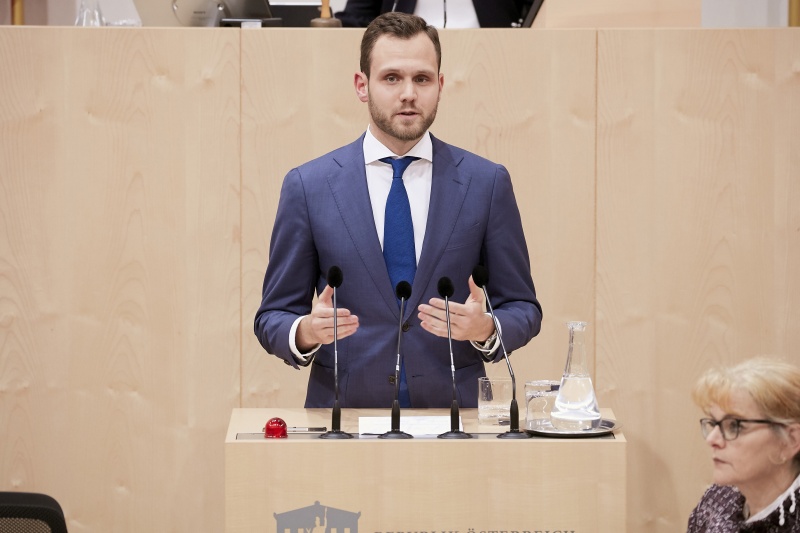 Am Rednerpult Nationalratsabgeordnete Felix Eypeltauer (N)