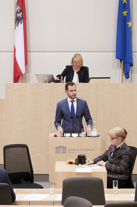 Am Rednerpult Nationalratsabgeordnete Felix Eypeltauer (N)