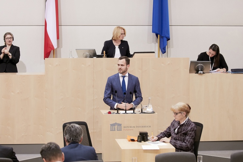 Am Rednerpult Nationalratsabgeordnete Felix Eypeltauer (N)