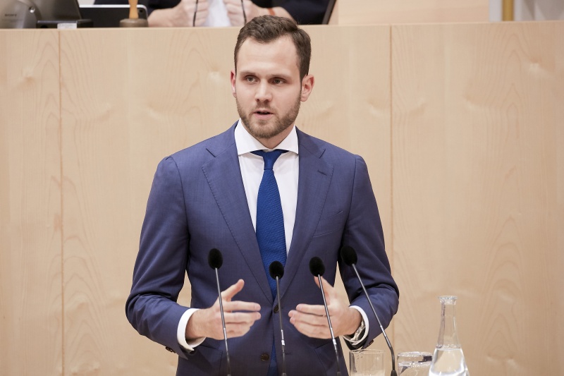 Am Rednerpult Nationalratsabgeordnete Felix Eypeltauer (N)