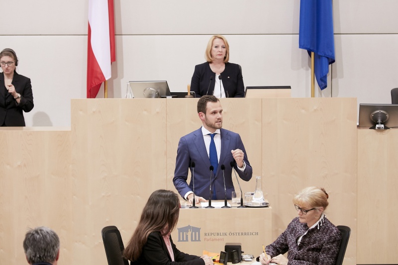 Am Rednerpult Nationalratsabgeordnete Felix Eypeltauer (N)