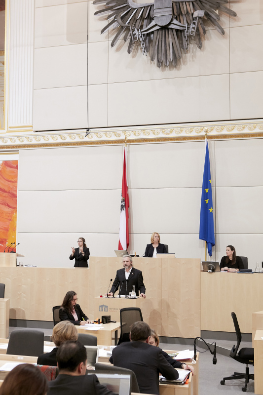 Am Rednerpult Nationalratsabgeordneter Martin Litschauer (G)