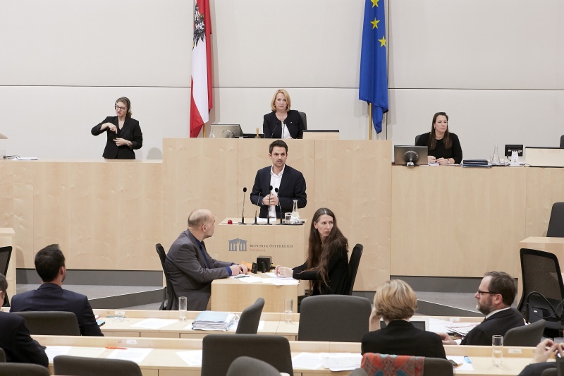 am Rednerpult Nationalratsabgeordneter Jakob Schwarz (G)