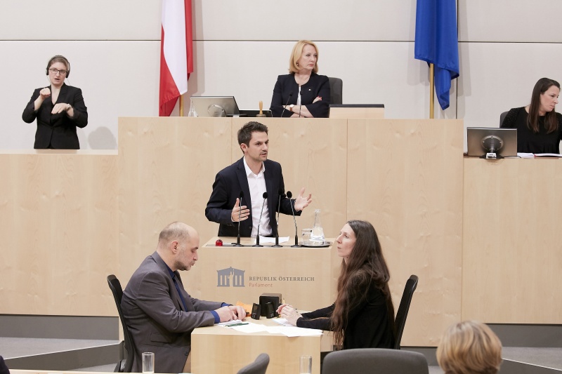 am Rednerpult Nationalratsabgeordneter Jakob Schwarz (G)