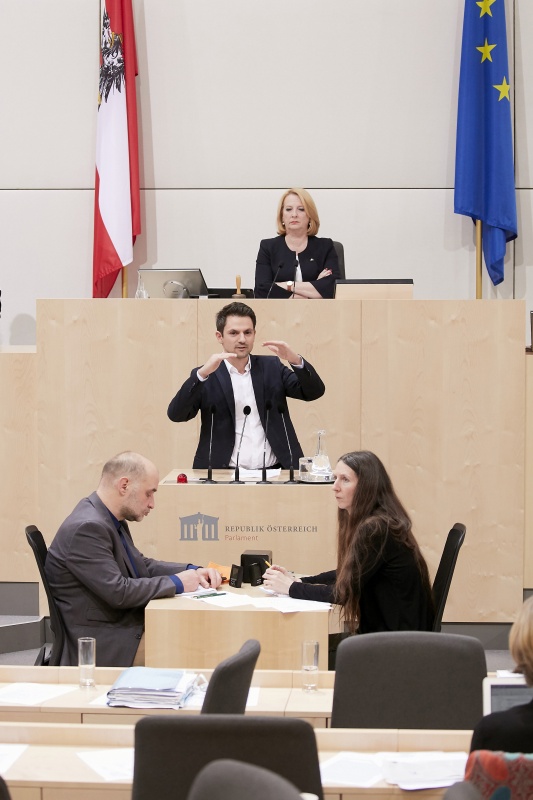 am Rednerpult Nationalratsabgeordneter Jakob Schwarz (G)