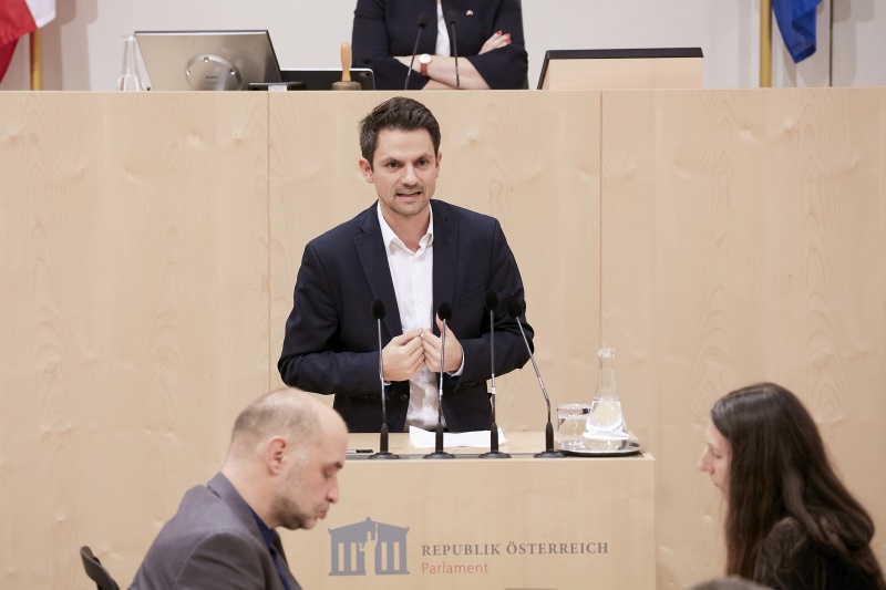 am Rednerpult Nationalratsabgeordneter Jakob Schwarz (G)