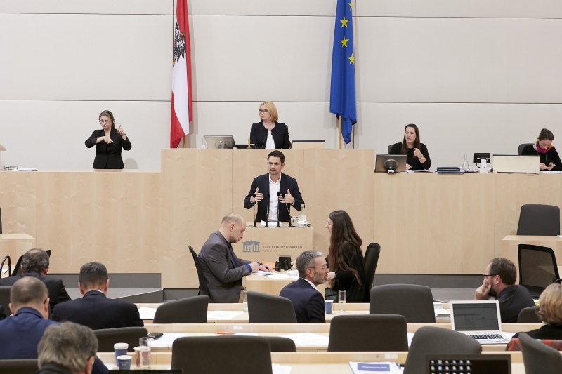 am Rednerpult Nationalratsabgeordneter Jakob Schwarz (G)