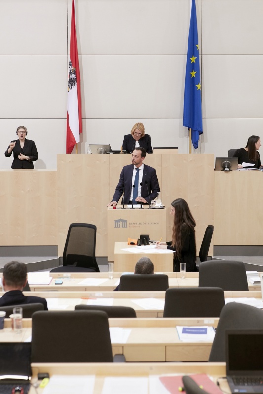 Am Rednerpult Nationalratsabgeordneter Klaus Lindinger (V)