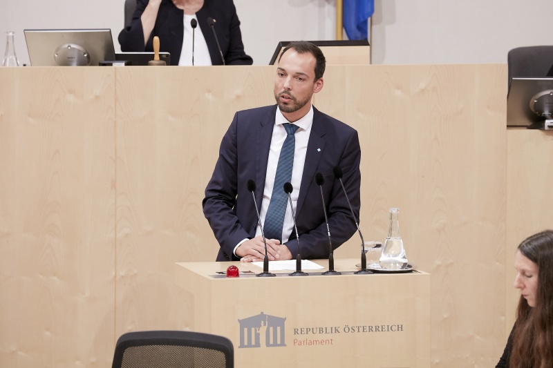 Am Rednerpult Nationalratsabgeordneter Klaus Lindinger (V)