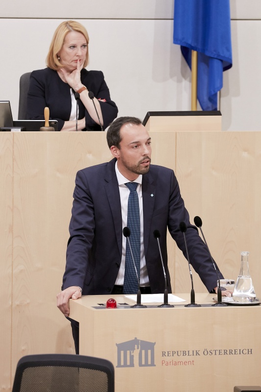 Am Rednerpult Nationalratsabgeordneter Klaus Lindinger (V)