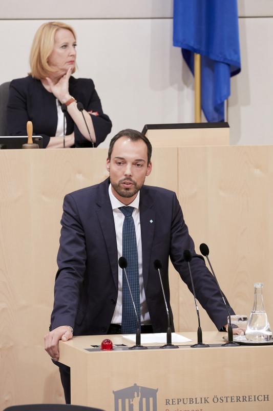 Am Rednerpult Nationalratsabgeordneter Klaus Lindinger (V)