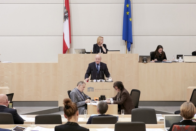 Am Rednerpult Nationalratsabgeordneter Christian Stocker (V)