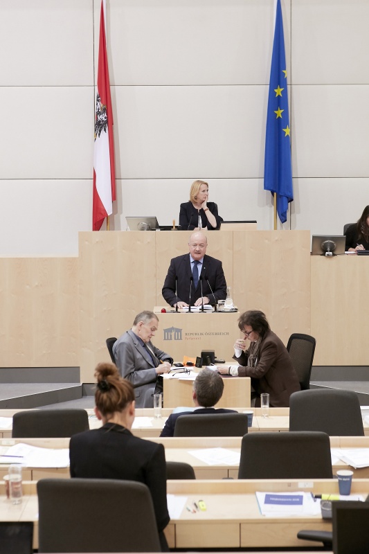 Am Rednerpult Nationalratsabgeordneter Christian Stocker (V)