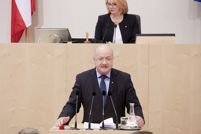 Am Rednerpult Nationalratsabgeordneter Christian Stocker (V)