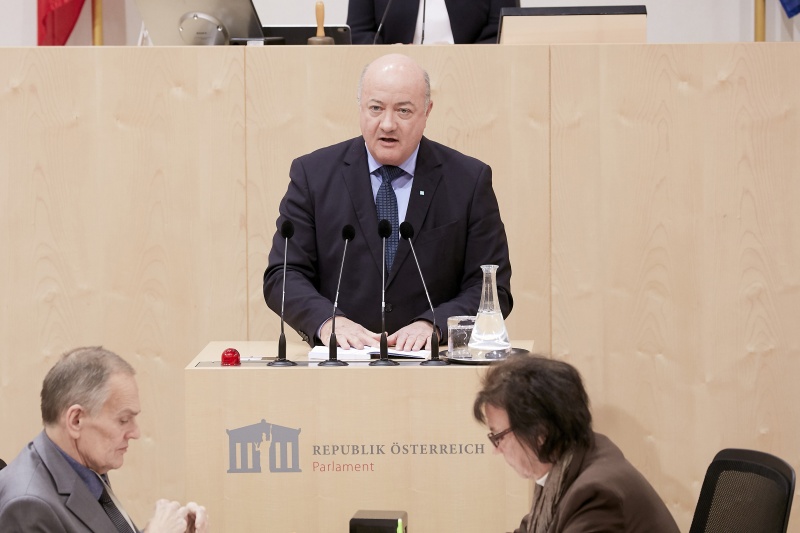 Am Rednerpult Nationalratsabgeordneter Christian Stocker (V)